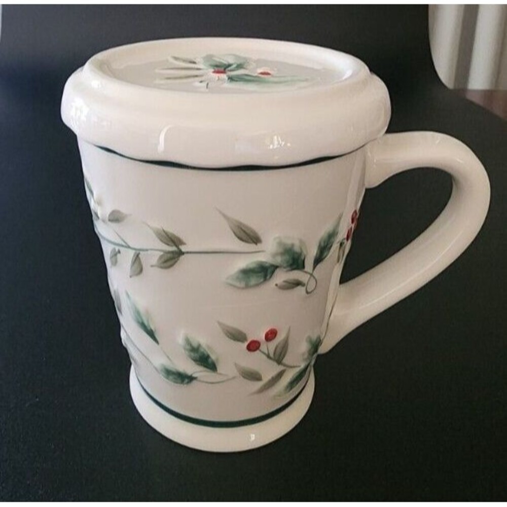 Pfaltzgraff Winterberry Covered Mug 12 ounces